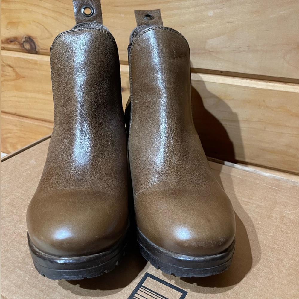 NWT Bueno Florida Chelsea  Boot Walnut Women’s EU 39 US 8.5-9